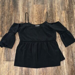 1.STATE Adorable Cold Shoulder Top - XS - EUC